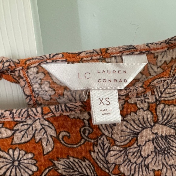 Lauren Conrad 3/4 ruffled sleeve top. Size: extra Small, Color: Orange - Picture 3 of 6